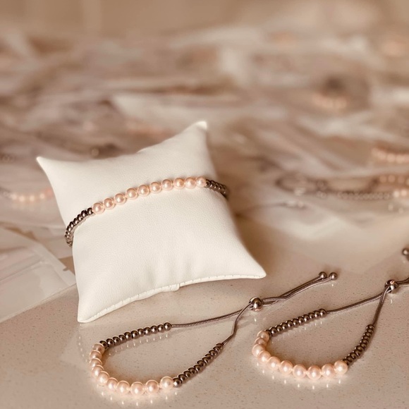 TOCARA New Retired Bolo Debbie Bracelet Stainless and Shell Pearl - Picture 4 of 5